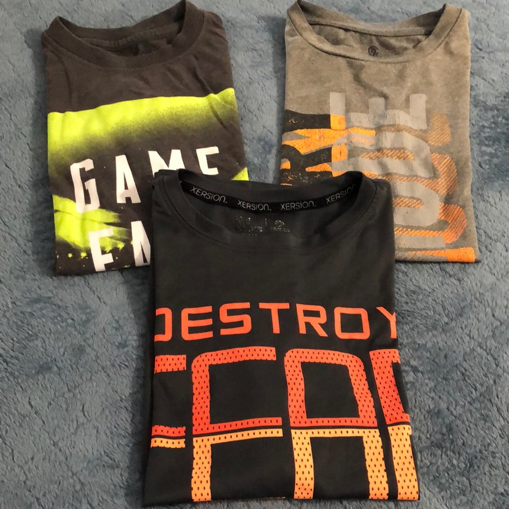 Lot of 3 boys t-shirts. Size Large